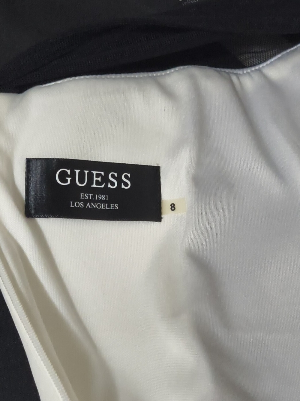 Guess - Picture 4 of 4